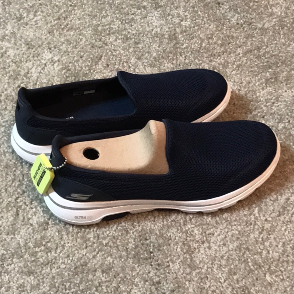 NWOT Womens Skechers Quick Fit slip on navy mesh shoes - 8.5